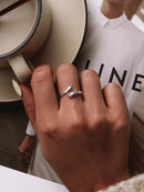 Anel Feminino BAMOER Abraço de Amor – Prata 925 Ajustável | Design de Mãos Entrelaçadas – 3 Cores Elegantes"