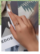 Anel Feminino BAMOER Abraço de Amor – Prata 925 Ajustável | Design de Mãos Entrelaçadas – 3 Cores Elegantes"