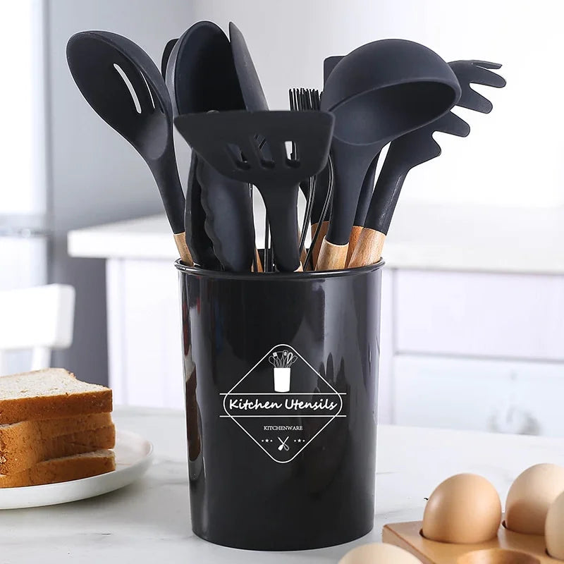 Kit 12 Peças de Utensílios de Cozinha em Silicone com Cabo de Madeira – Cores Variadas e Envio Imediato